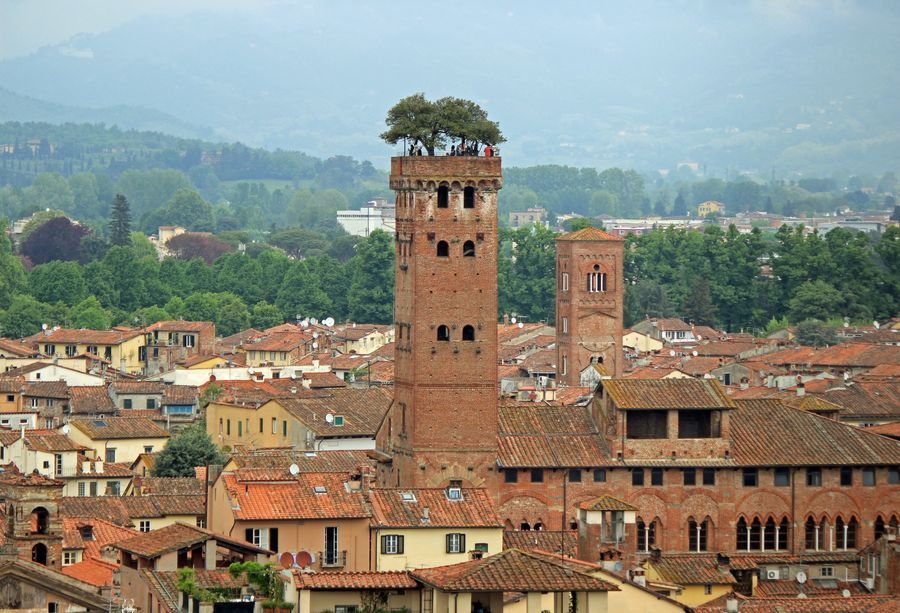 Lucca in undefined region of undefined