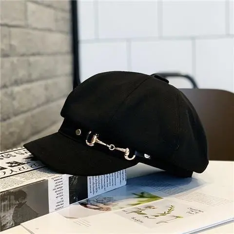 Béret tendance  orné d'une étoile miniature 2