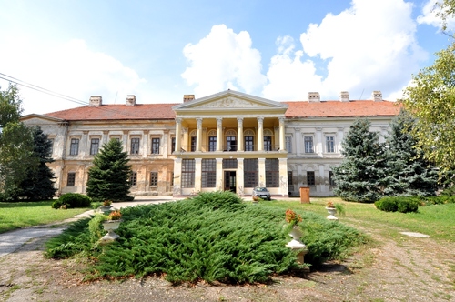 Дворац Карачоњи