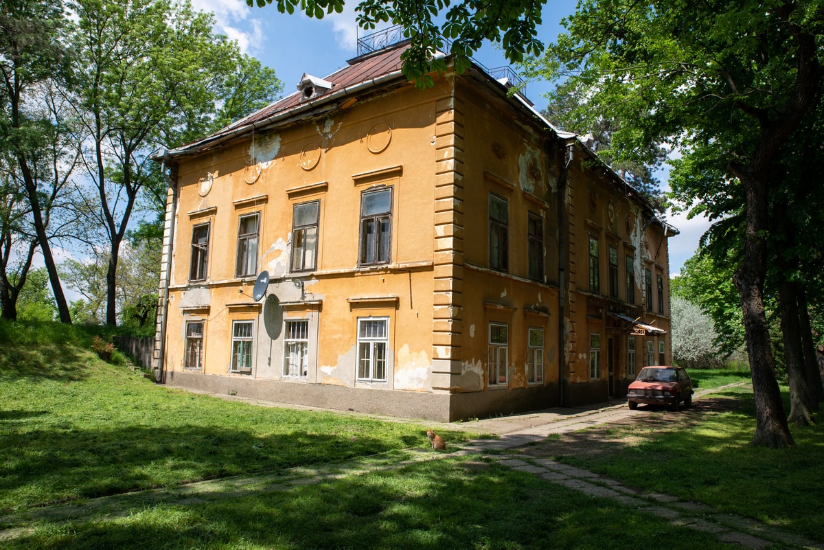 Дворац Рохонци на Бисерном oстрву