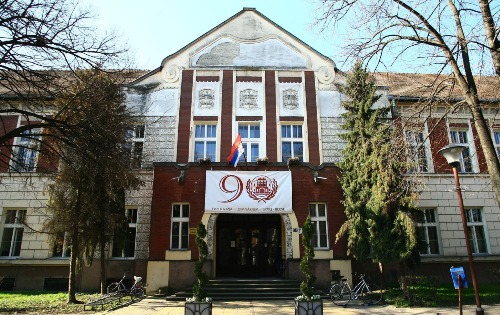 Гимназија Бечеј