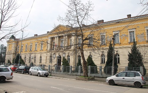 Гимназија Пирот