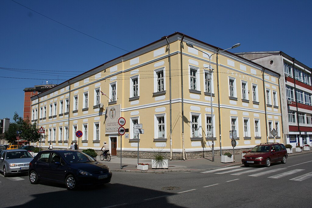 Гимназија Вук Караџић 