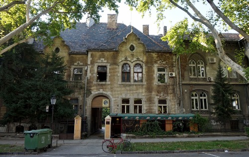 Леовић палата