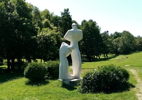 Споменик Бола и Пркоса