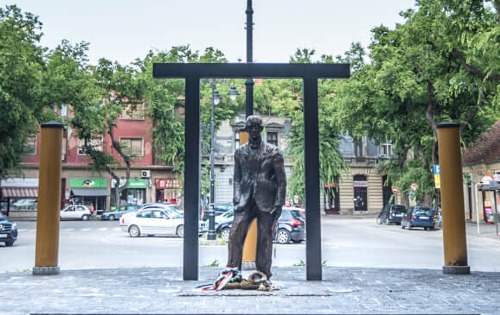 Споменик Деже Костолањија