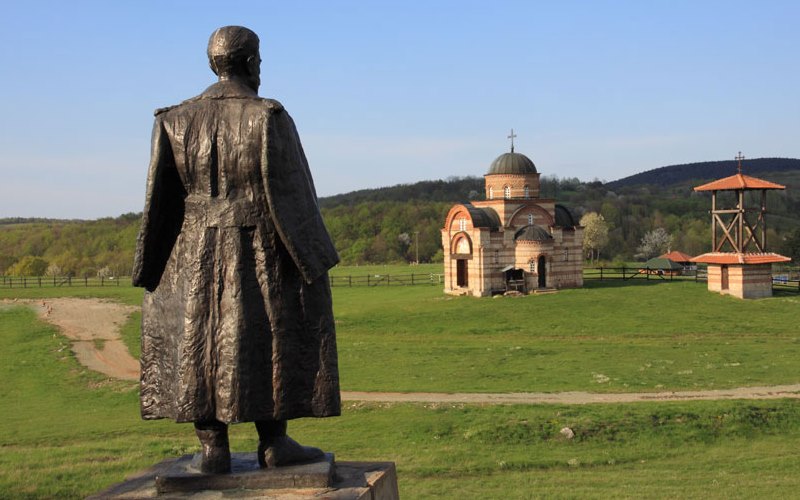 Споменик Дражи Михаиловићу