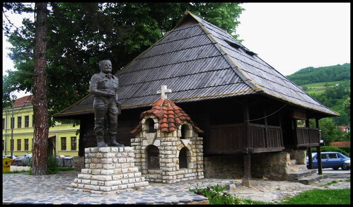 Споменик Дражи Михаиловићу