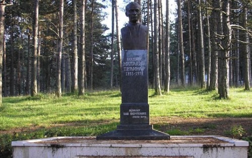 Споменик Миладину Пећинару