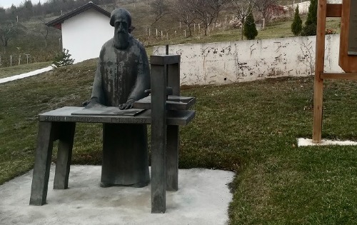 Споменик монаху Теодосију