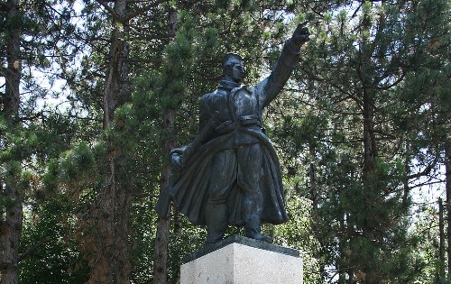 Споменик 1300 каплара