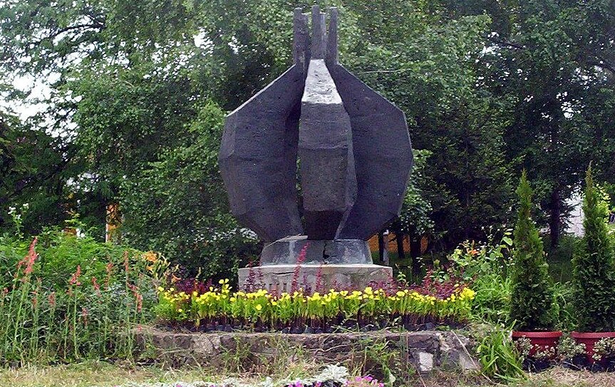 Споменик НОБ Лединци