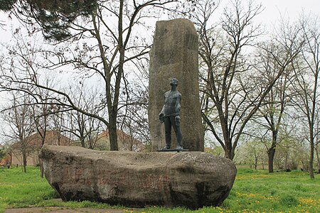 Споменик НОБ-у у Чалми