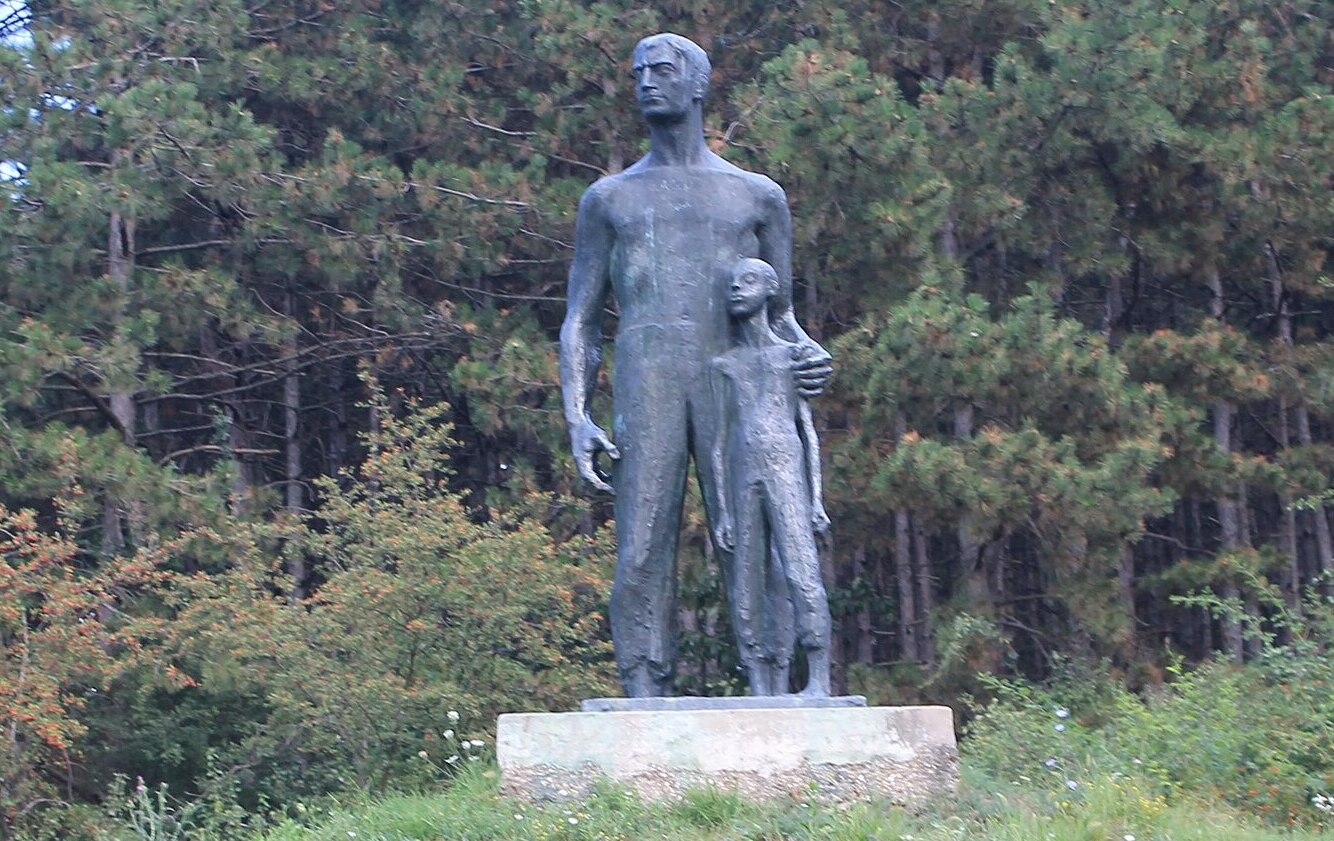 Споменик НОБ-у у Лежимиру