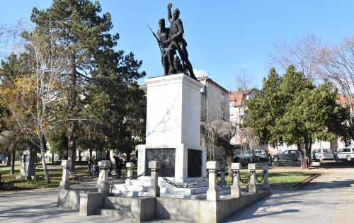 Споменик палим Топличанима