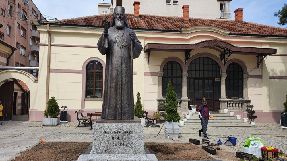 Споменик Патријарху Иринеју