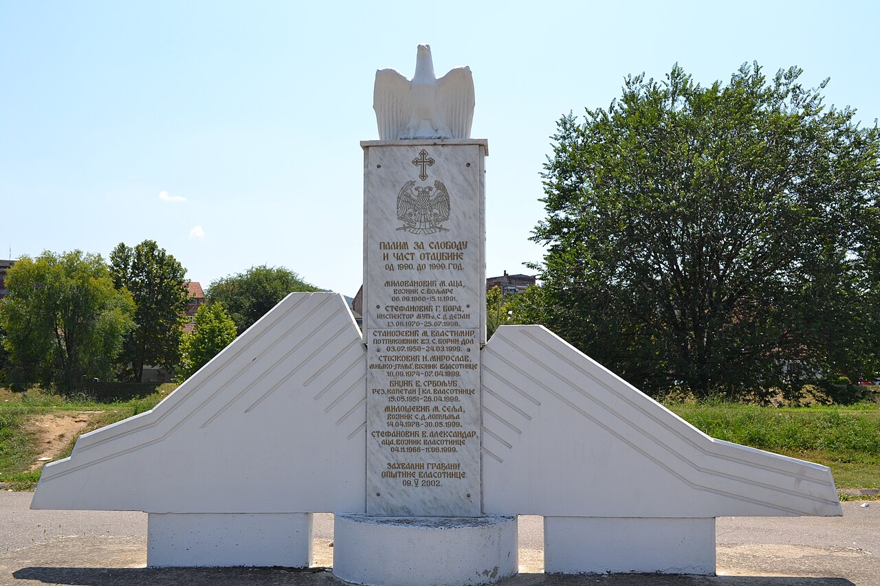 Споменик погинулим борцима 1990-1999