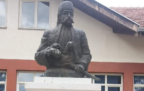 Споменик Станоју Главашу у Глибовцу