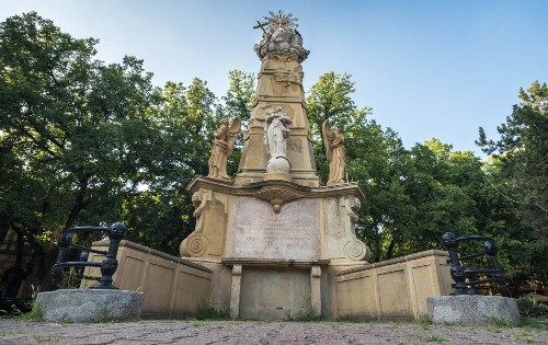 Споменик Светог Тројства