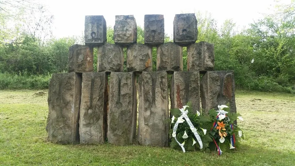 Споменик у Араповој долини