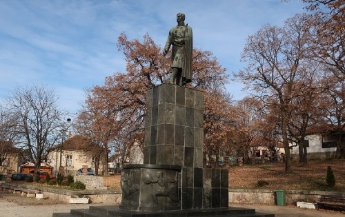 Споменик вожду Карађорђу