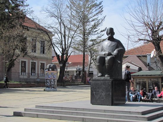 Споменик Вуку Караџићу 