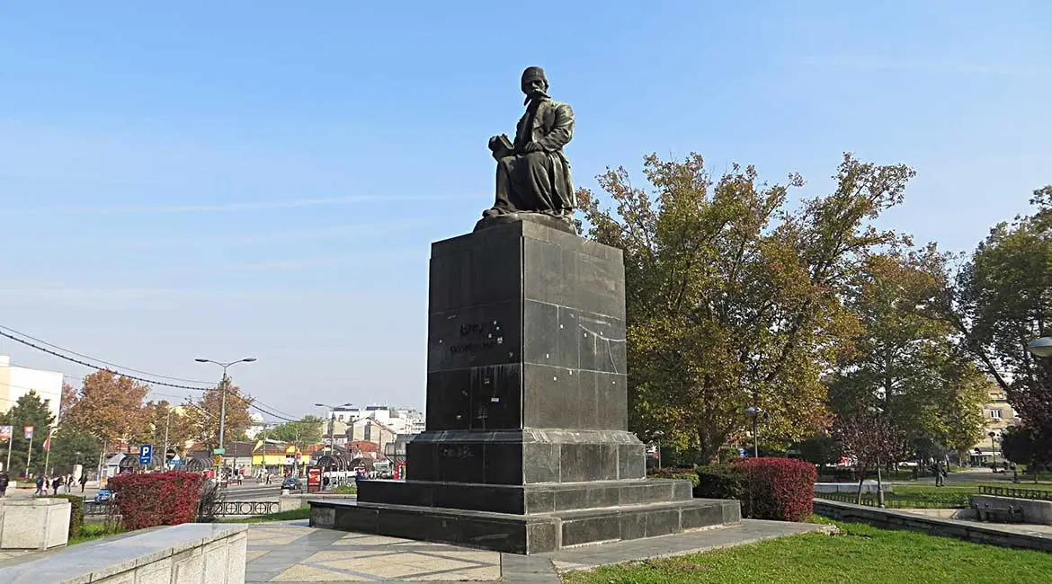 Споменик Вуку Караџићу