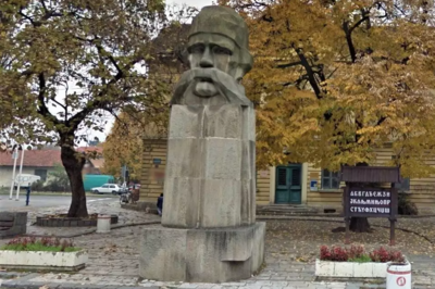 Споменик Вуку Караџићу
