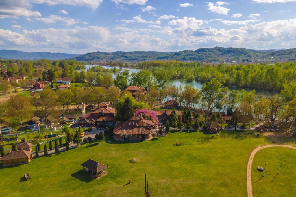 Етно село Сунчана река