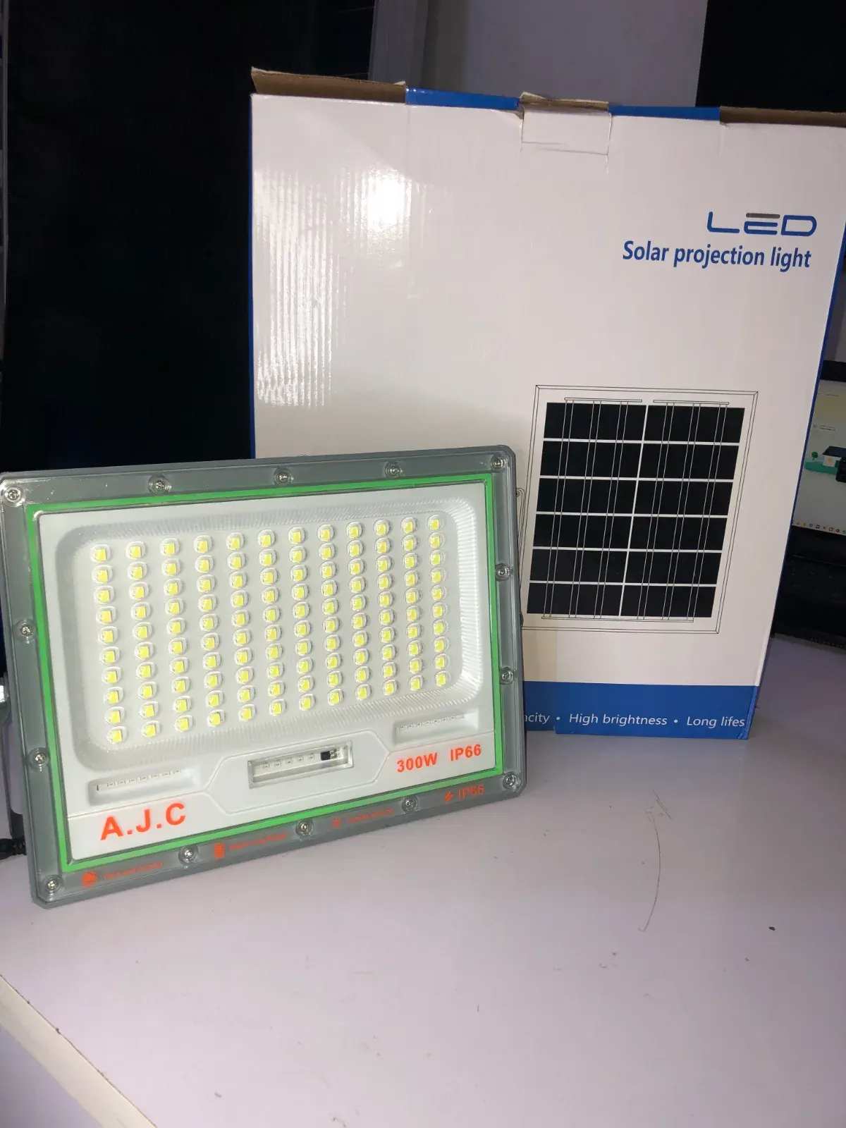 300W LED solar flood light, photo 3 of 3