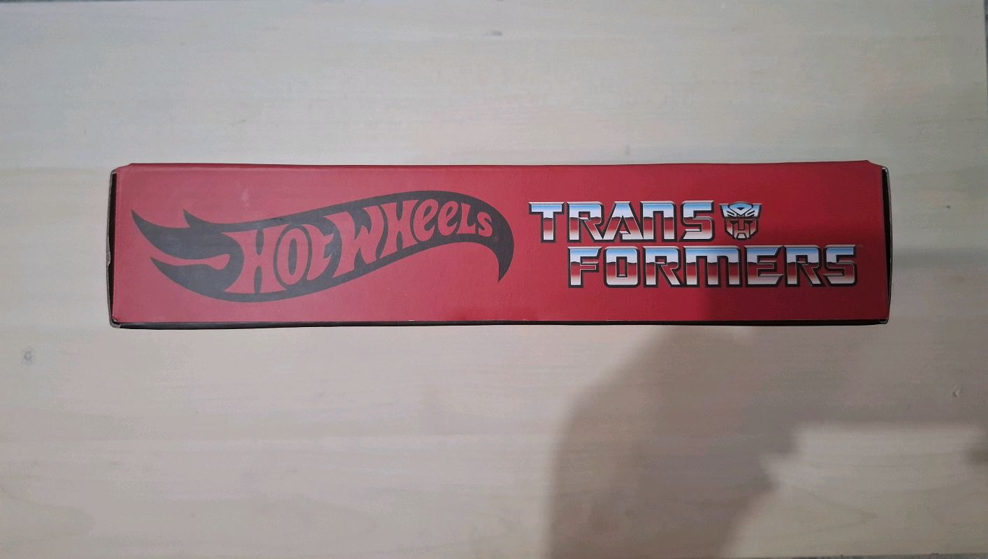 Hot wheels Collectors Optimus Prime RLC  2