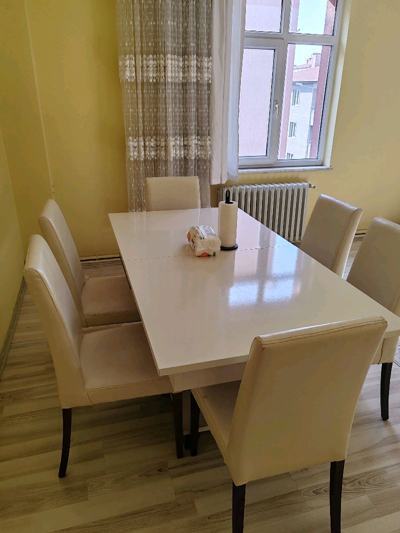 YEMEK MASASI ACIL SATILIK 