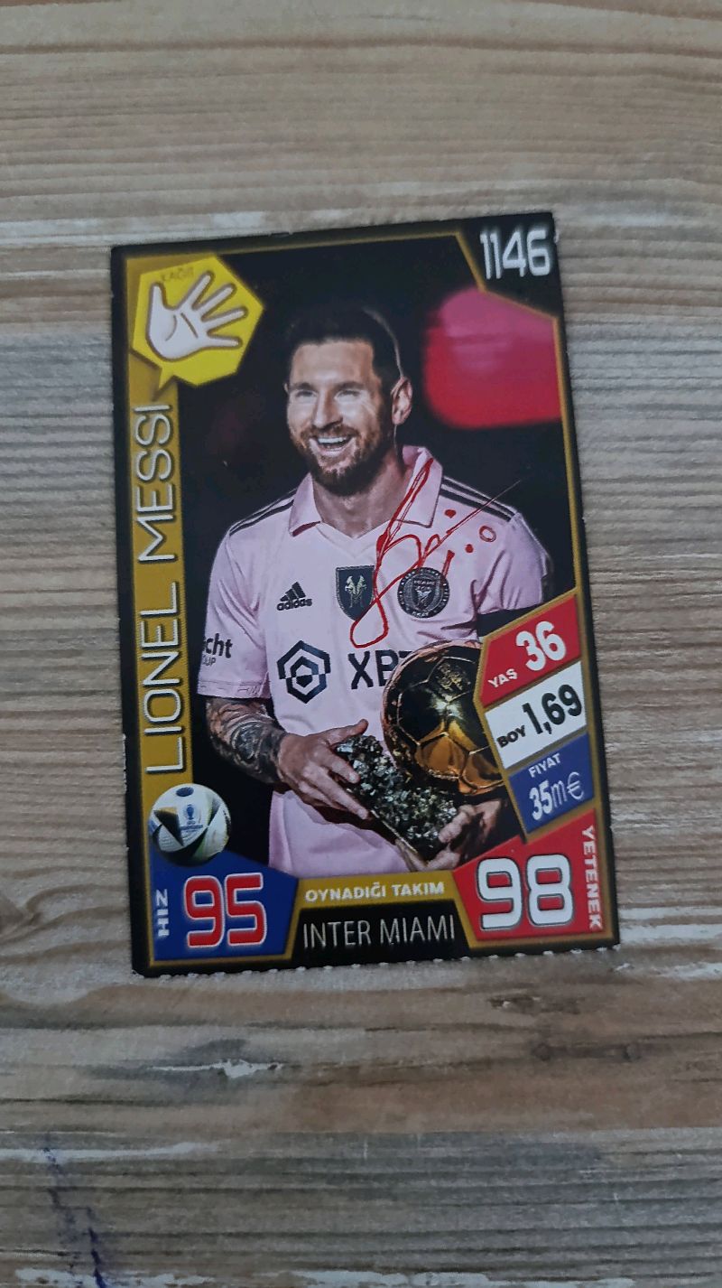 imzalı Messi kartı ben imzalatmadım kutudan böyle çıktı