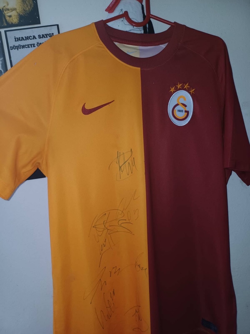 Galatasaray forması imzalı seri formam satılıktır