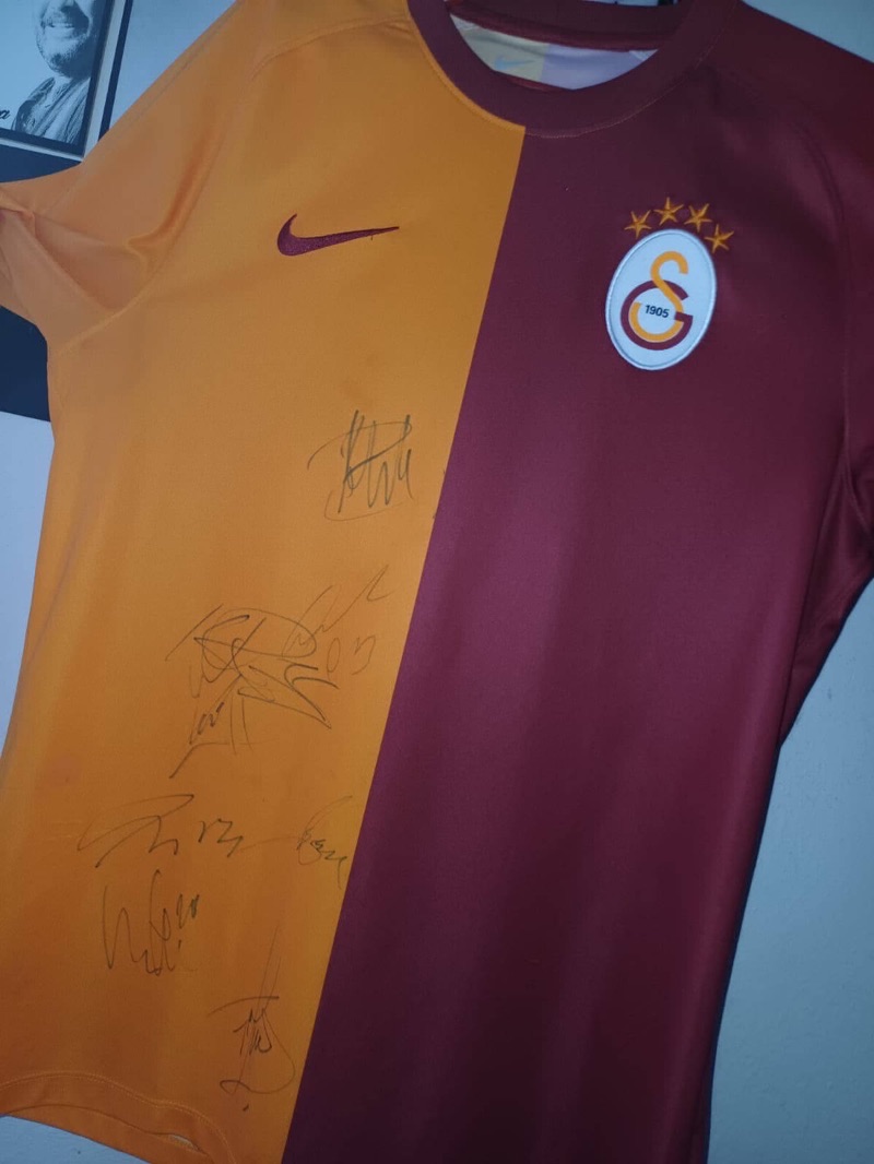 Galatasaray forması imzalı seri formam satılıktır 2