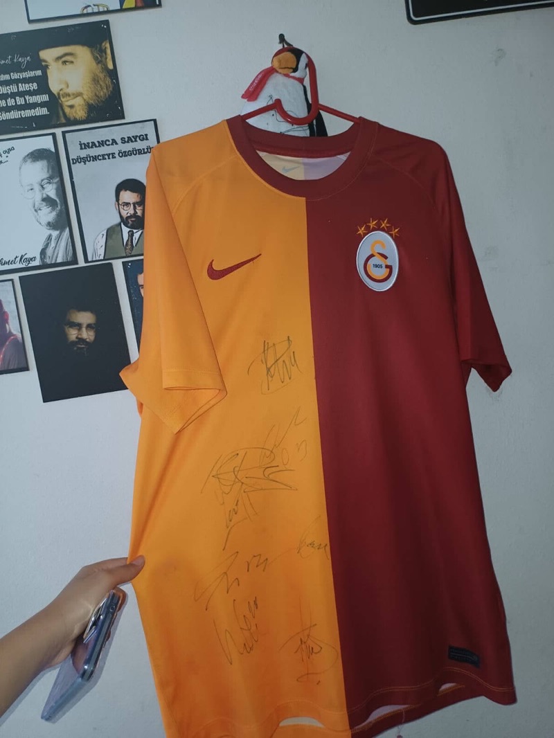 Galatasaray forması imzalı seri formam satılıktır 3