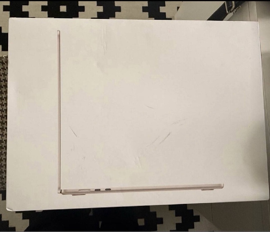 MacBook Air M4 15 inch YURT DIŞINDAN SIFIR AÇILMAMIŞ KUTU 3