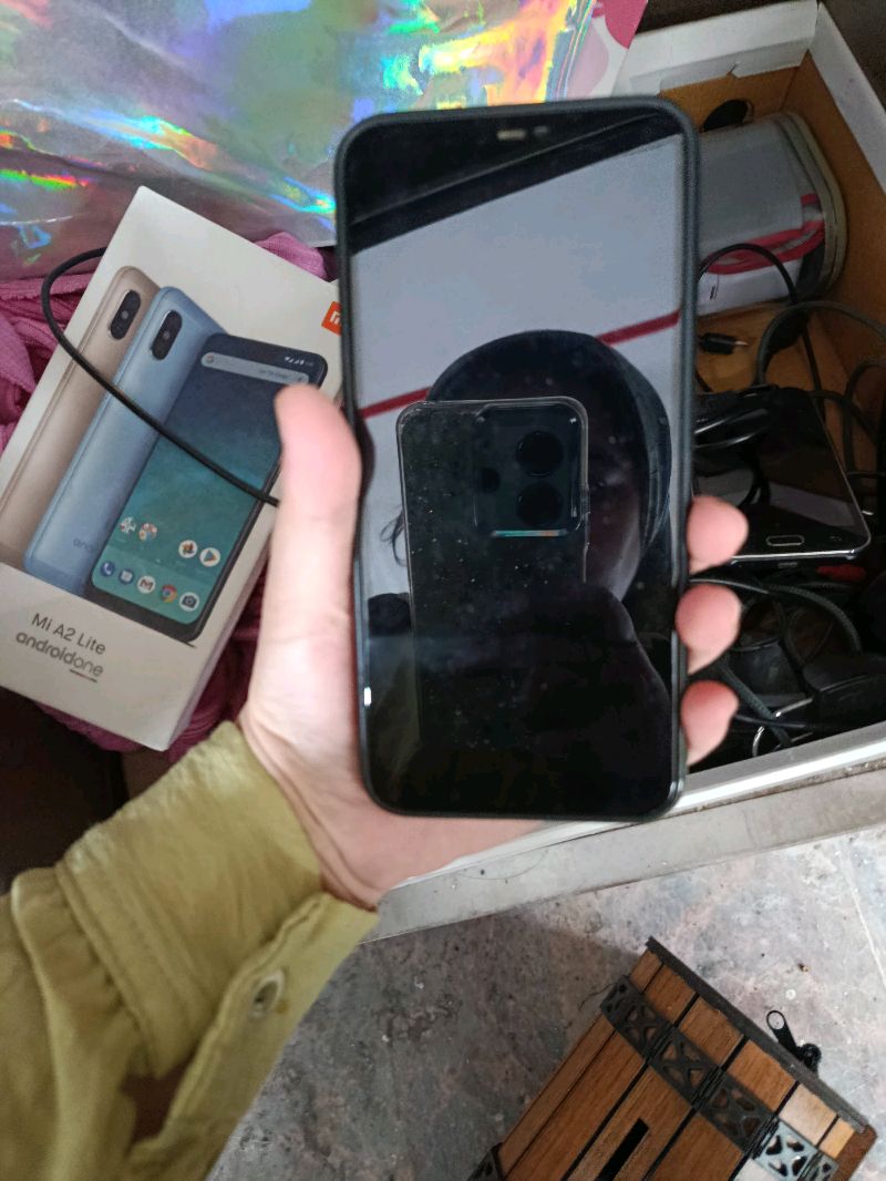 ekran açılıyor calisiyormu bilmiyom telefon ekran aciliyor