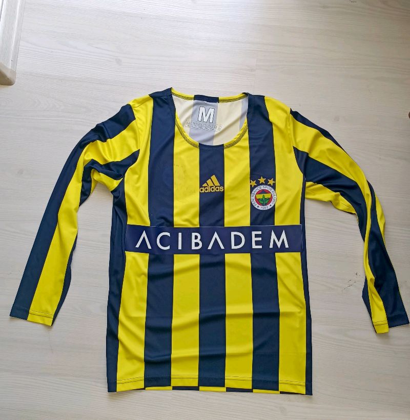 Uzun Kollu Roberto Soldado Forması M Beden  2