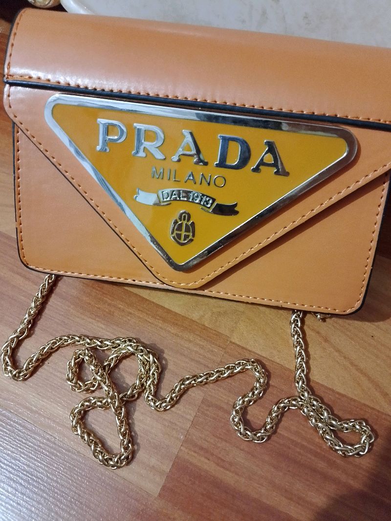 prada milano çanta