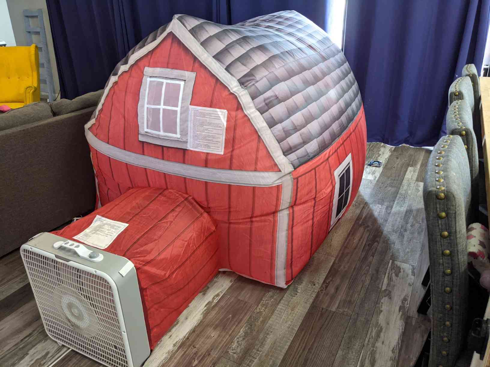 Fiesta de pijamas en un fuerte Bubbli