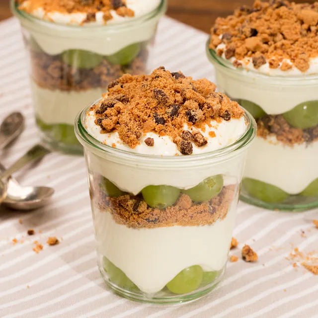 Dessert mit Weintrauben