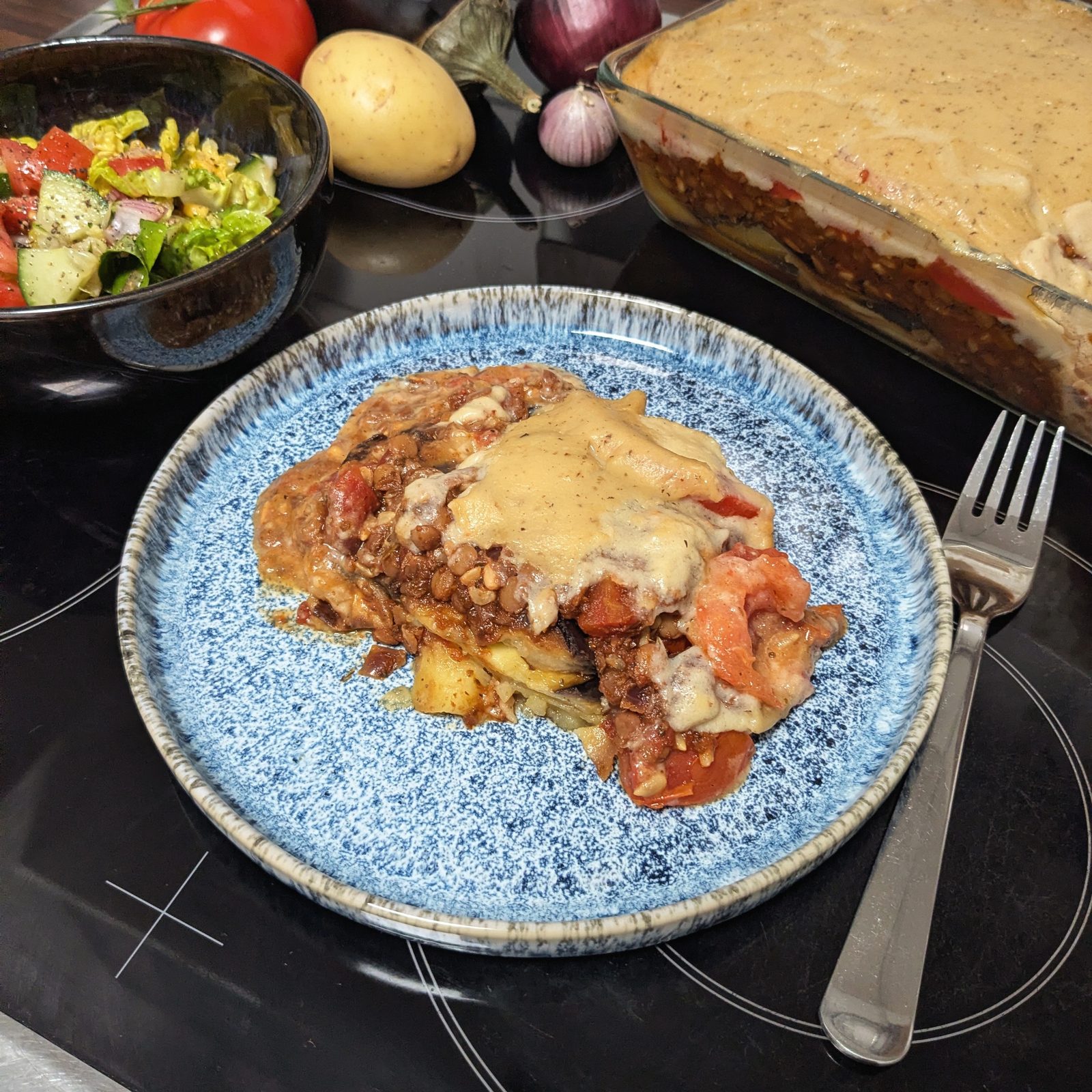 Veganes Moussaka mit Belugalinsen