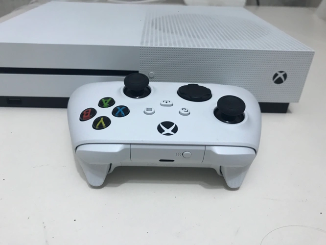 Xbox One S 1TB 9.Nesil Controller JBL Quantum 100 Gaming Headset 5 Kutulu Oyun
