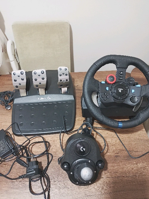 Logitech G29 DRIVING FORCE
