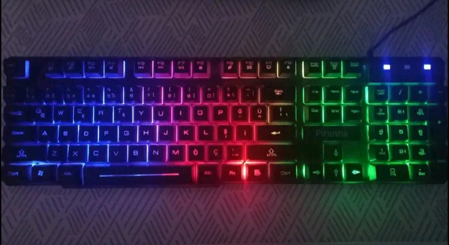 Piranha 2345 Gaming Klavye