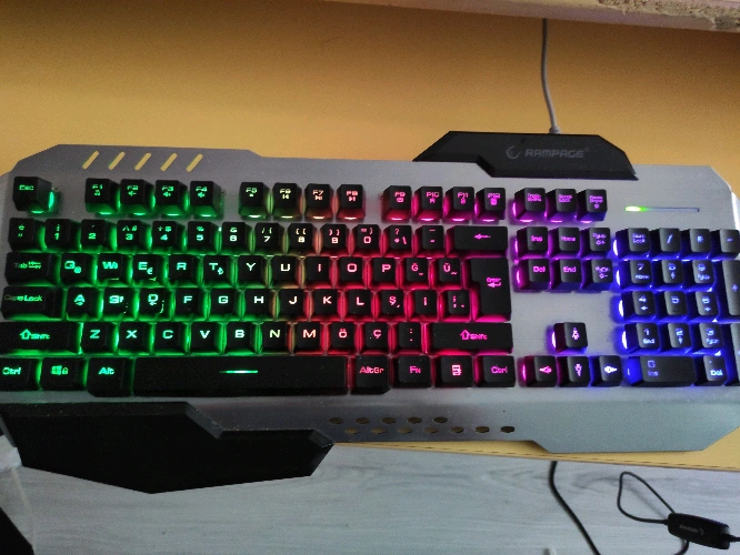 İŞLEMCİ : -İntel Core i3 10100F 3.6GHz 6MB LGA1200PANAKART : -Asus PRIME H410M-K DDR42933 S+V+L+GL 1