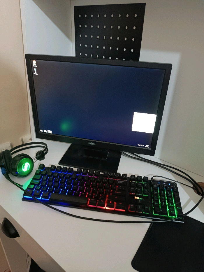 Ekran kartı: Amd radeon 5570 İşlemci: İntel(R) core(TM) i5-2400 CPU 3.10GHz 4 çekirdek turbo 3.4 GHz