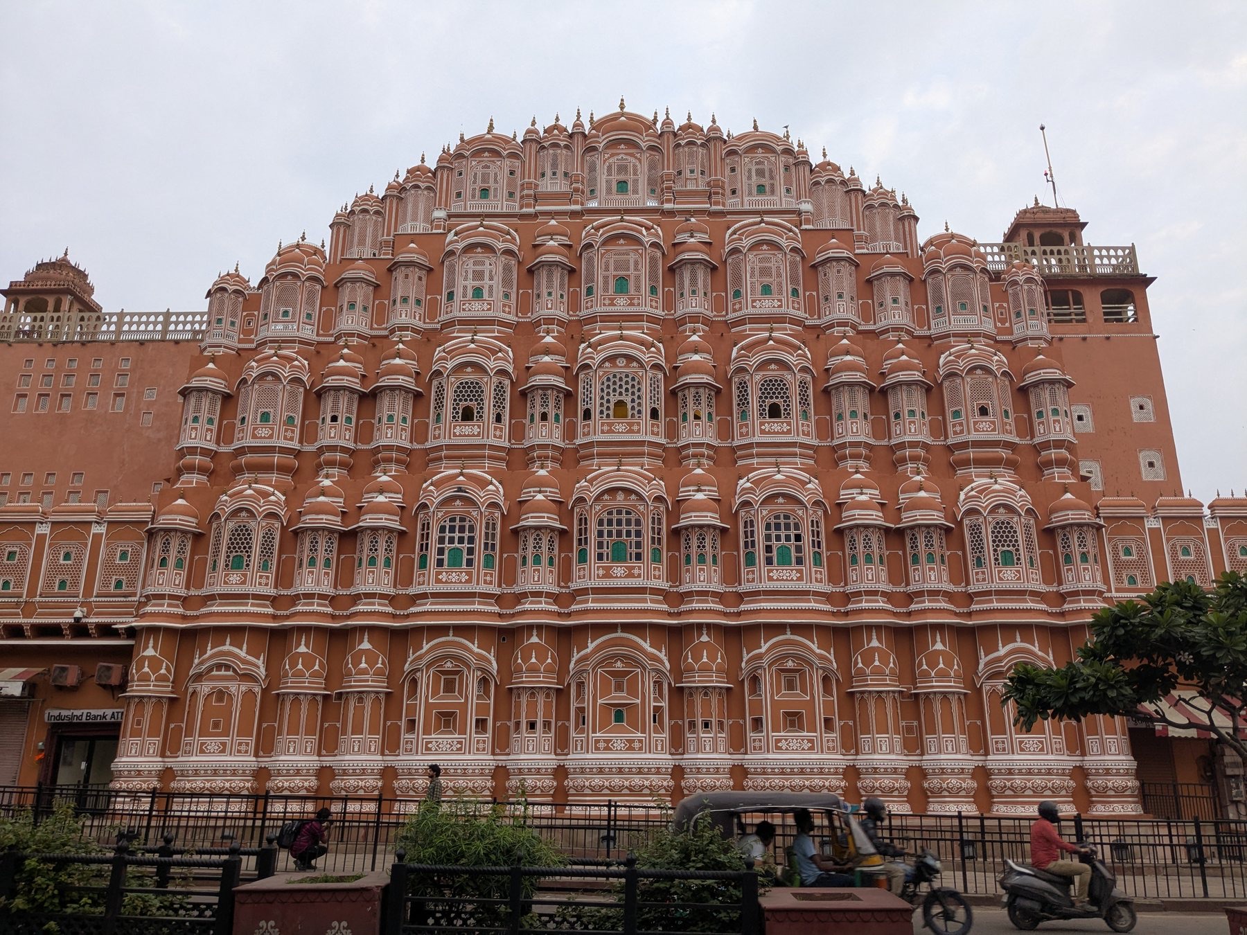 The honeycombed pink façade of Hawa Mahal