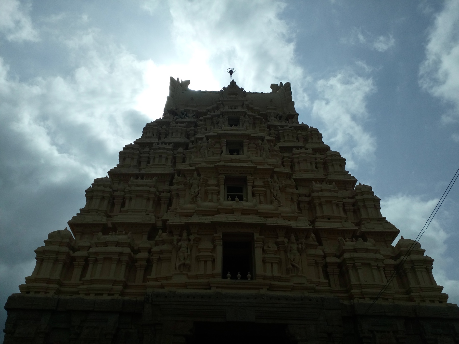 The tall gateway tower of Sri Ranganathaswamy Temple